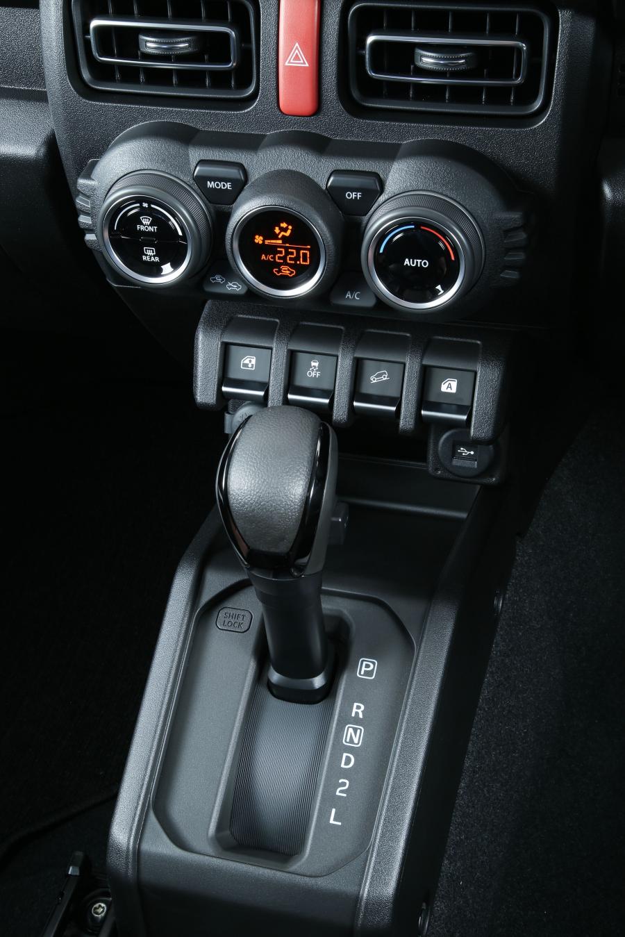 Детали интерьера Suzuki Jimny AllGrip 2018 года  (ZA) (фото 19 из 24)